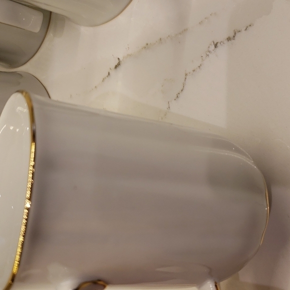 set of 4 Porcelain Christmas mugs gold trim wreath snowman santa clause chr - Picture 10 of 10